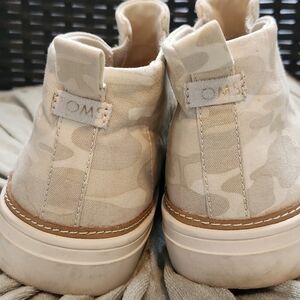 Toms Beige Camo High-Top Sneakers with Tan Trim